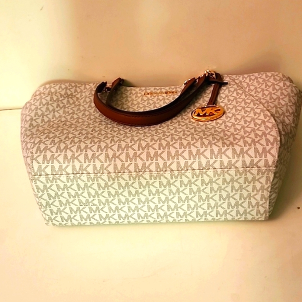 [SOLD]Michael Kors Jet Set Travel Large Chain Shoulder Tote Bag - Picture 10 of 13